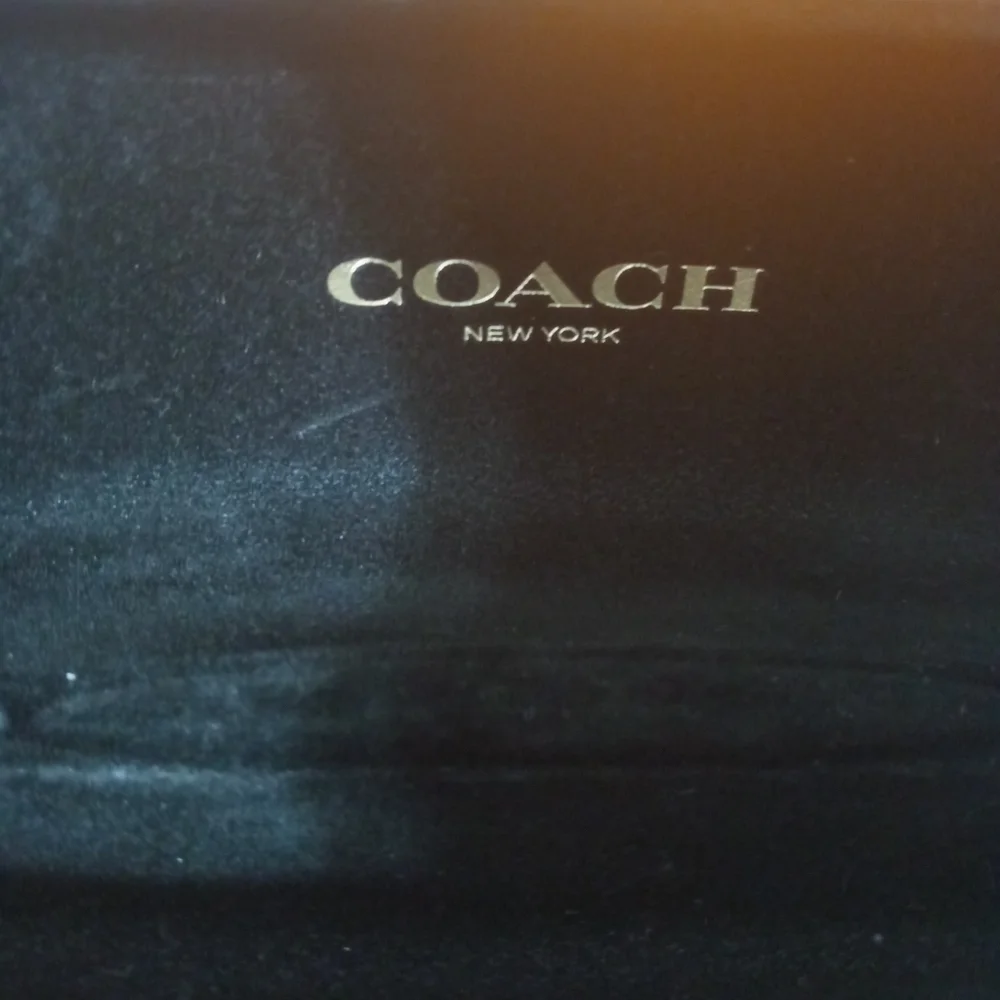 Coach Clamshell Hard Case Eyeglass/Sunglass Velvet lined case w Logo